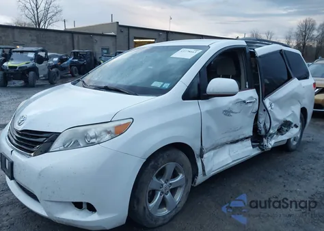 2011 Toyota Sienna Le V6 z USA, uszkodzony, nr VIN 5TDKK3DC0BS020418